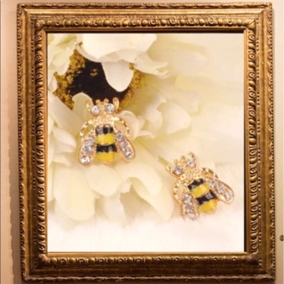 Bumblebee Stud Earrings - Picture 5 of 10